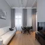 Lutsu Residents - Unique In Old Town, Keyless *
