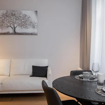 Lutsu Residents - Unique In Old Town, Keyless Apartment *
