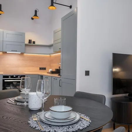 Lutsu Residents - Unique In Old Town, Keyless Apartment *