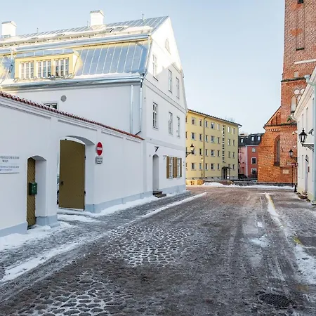 Lutsu Residents - Unique In Old Town, Keyless Apartment *