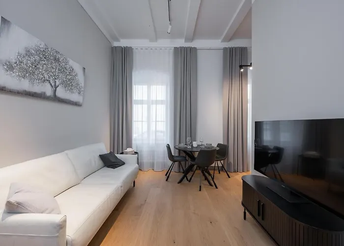 Lutsu Residents - Unique In Old Town, Keyless *